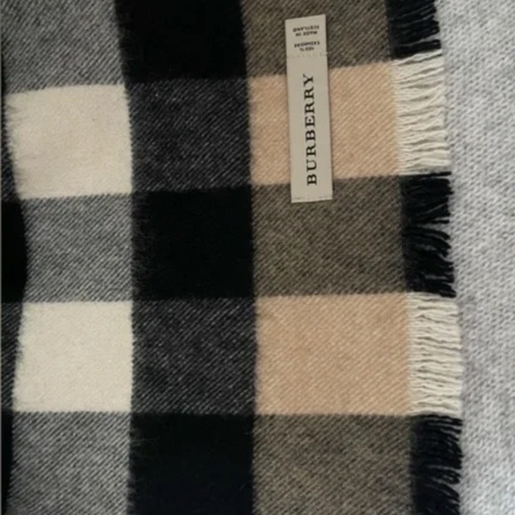Burberry Printed Cashmere Scarf, Like New - Picture 5 of 9
